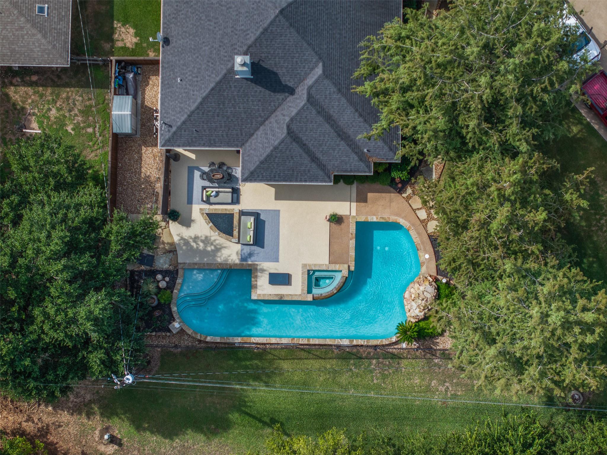 814 Woodson Dr, Caldwell, TX 77836