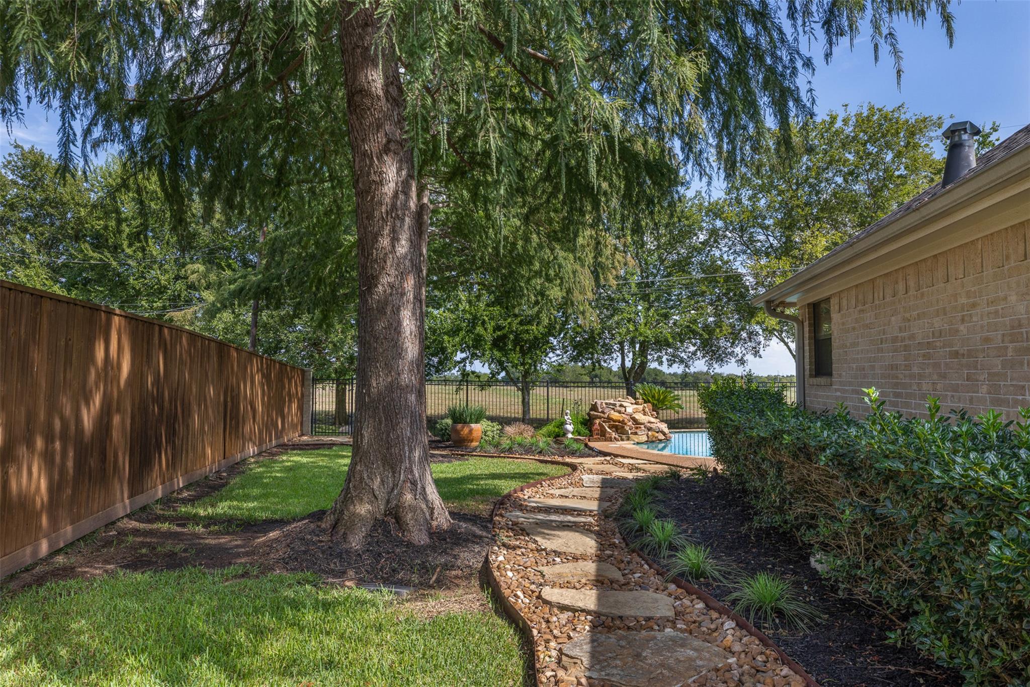 814 Woodson Dr, Caldwell, TX 77836