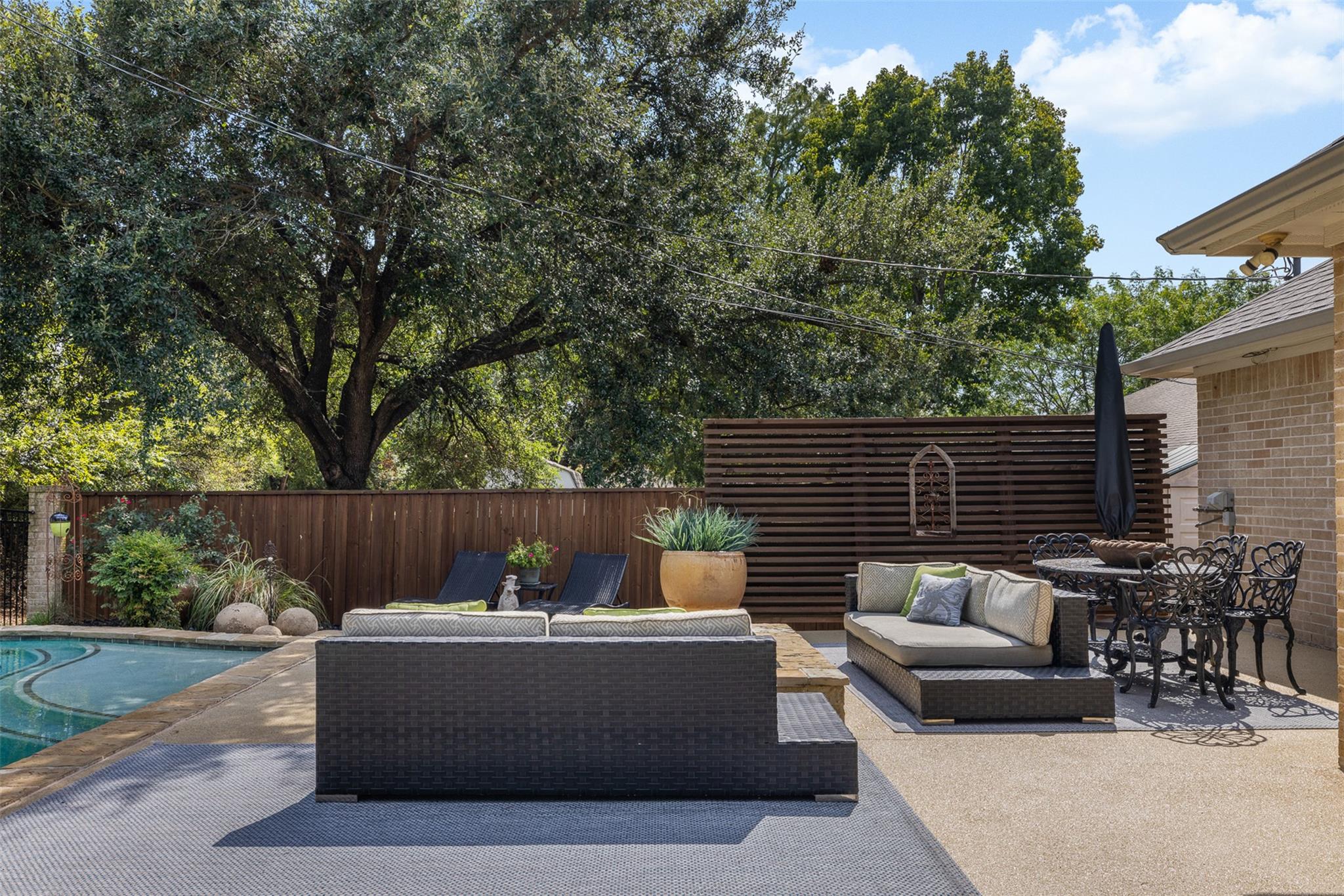 814 Woodson Dr, Caldwell, TX 77836