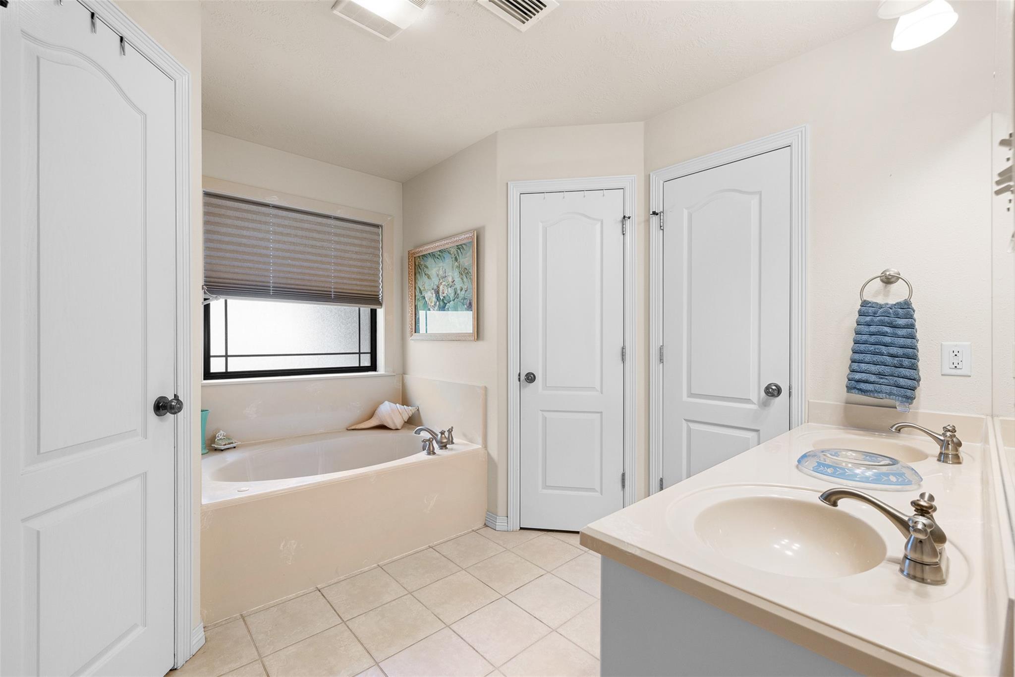 814 Woodson Dr, Caldwell, TX 77836