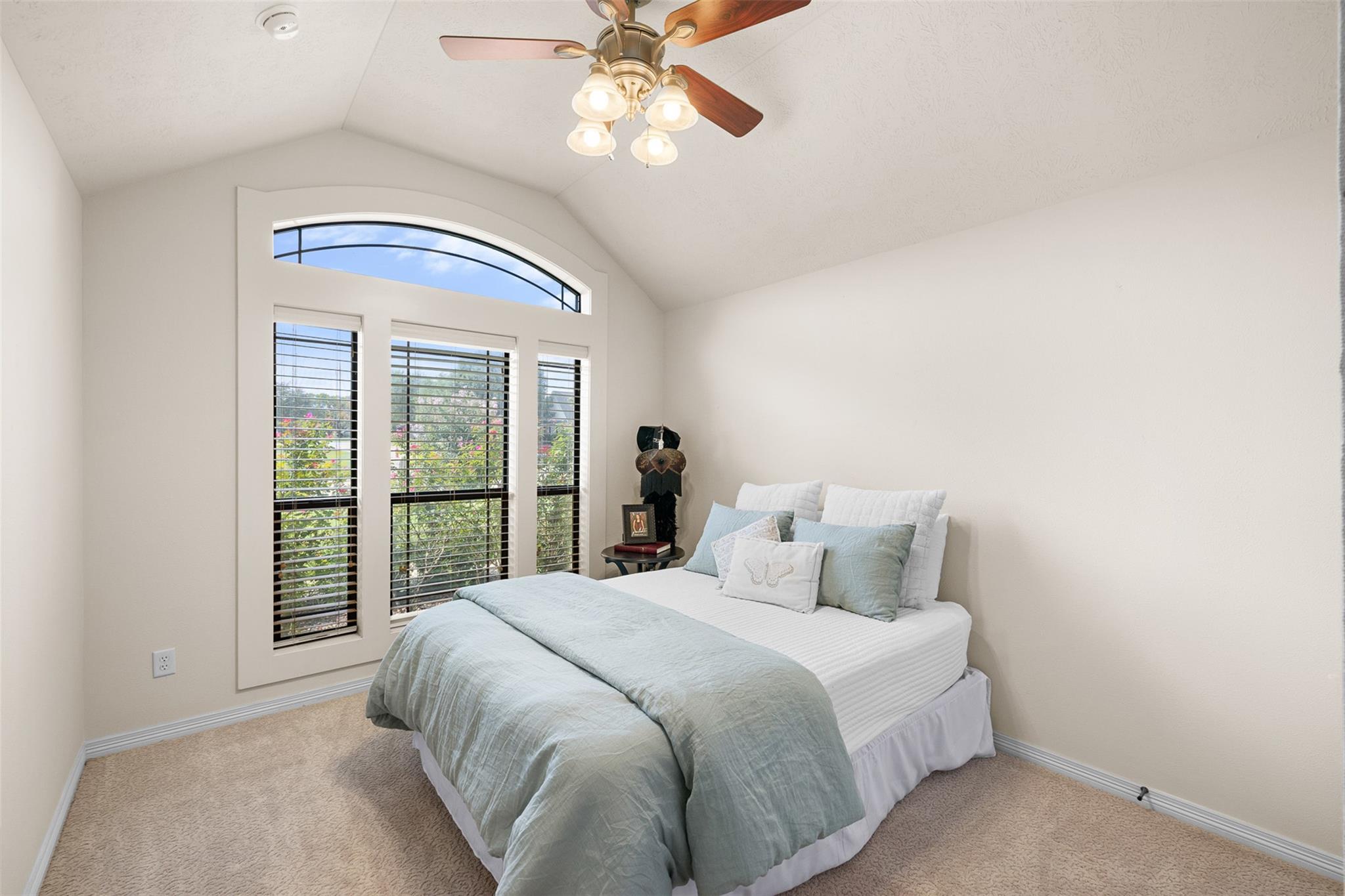 814 Woodson Dr, Caldwell, TX 77836