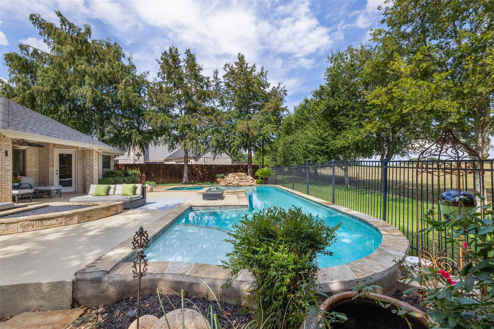 814 Woodson Dr, Caldwell, TX 77836