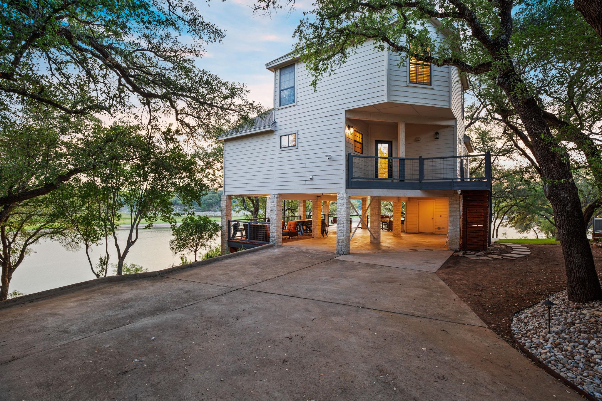 1352 Lake Shore Dr, Spicewood, TX 78669