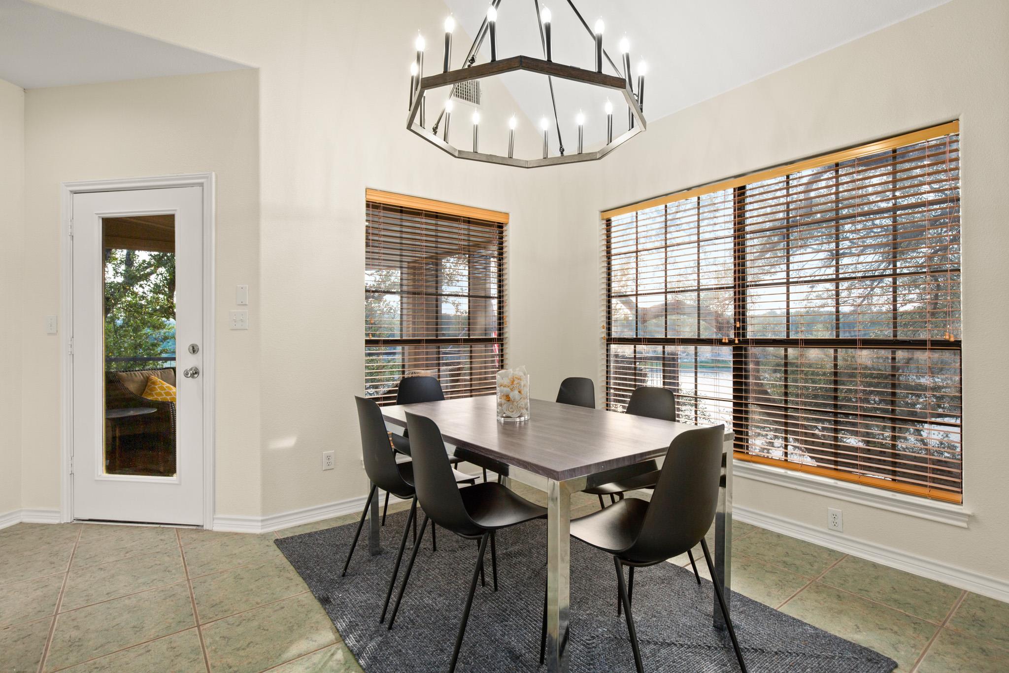 1352 Lake Shore Dr, Spicewood, TX 78669