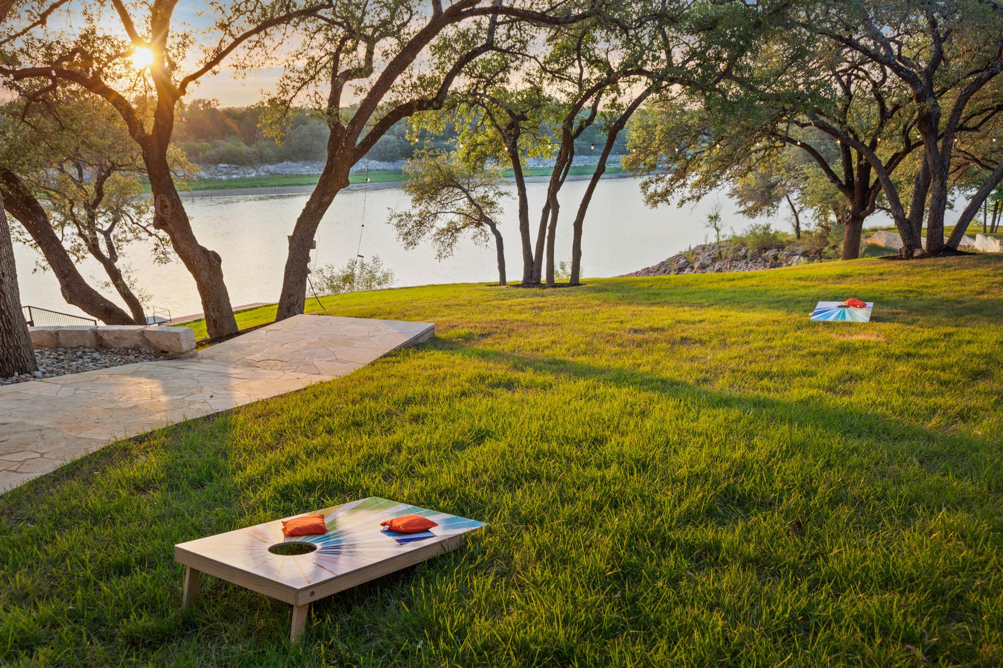 1352 Lake Shore Dr, Spicewood, TX 78669