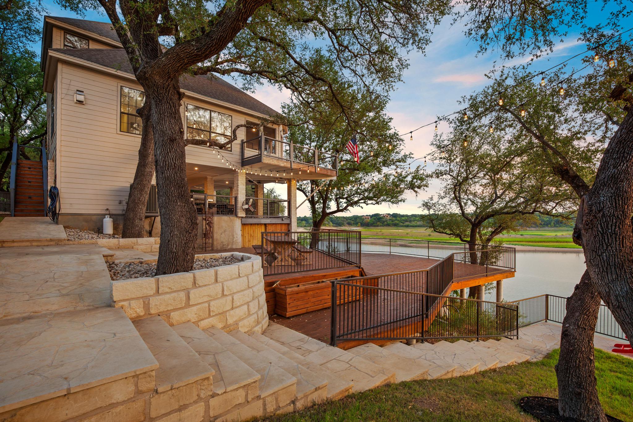 1352 Lake Shore Dr, Spicewood, TX 78669