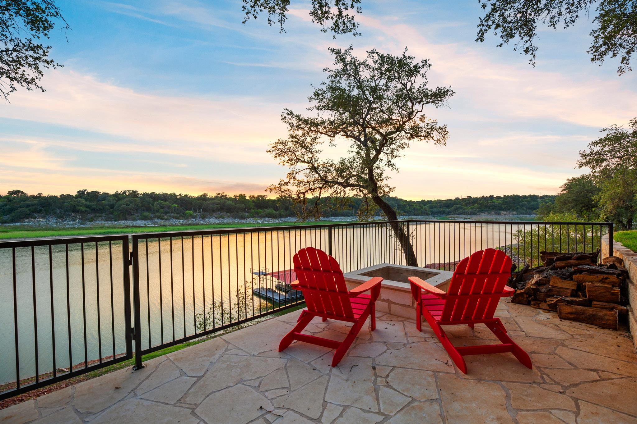 1352 Lake Shore Dr, Spicewood, TX 78669