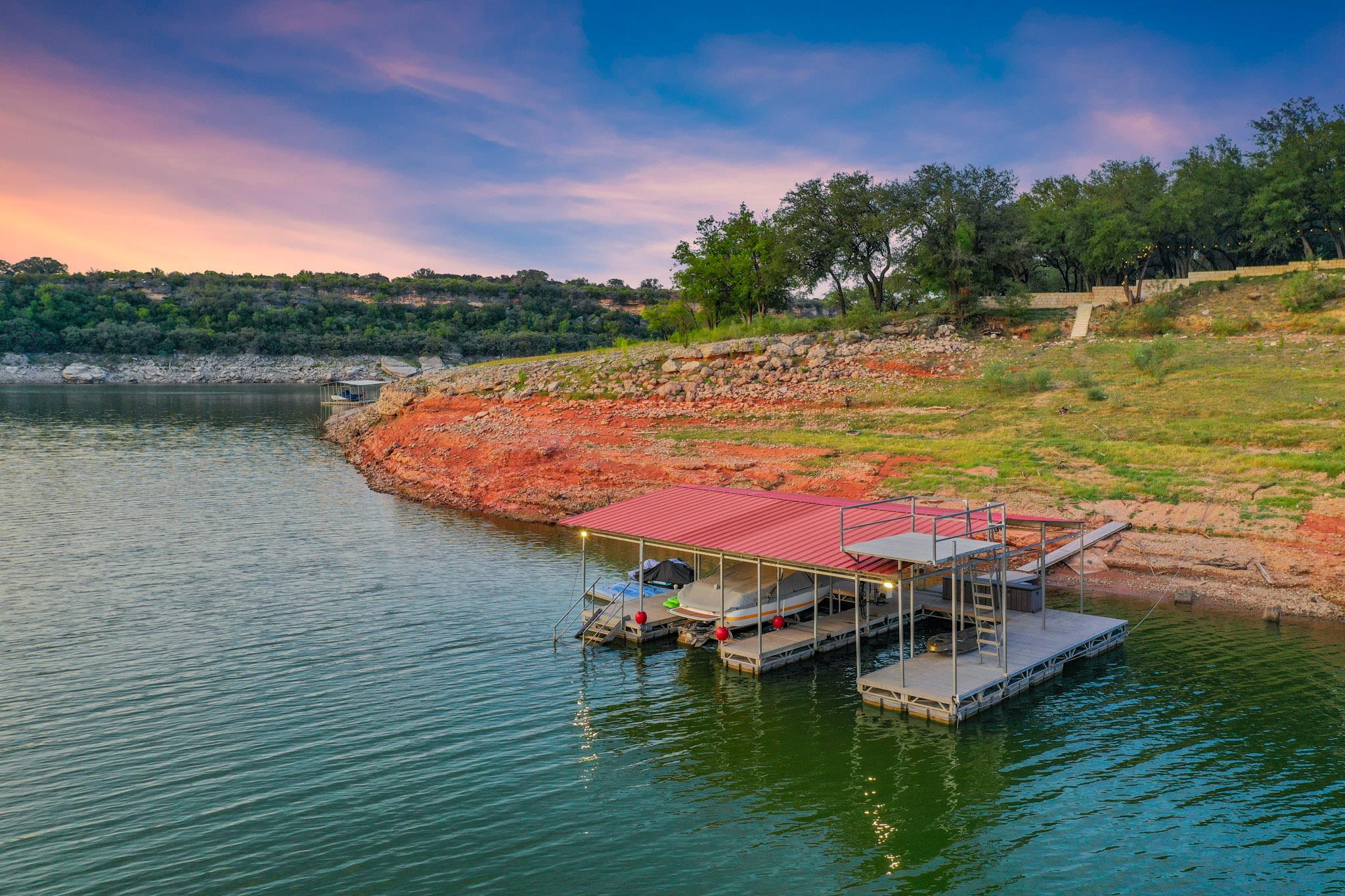 1352 Lake Shore Dr, Spicewood, TX 78669