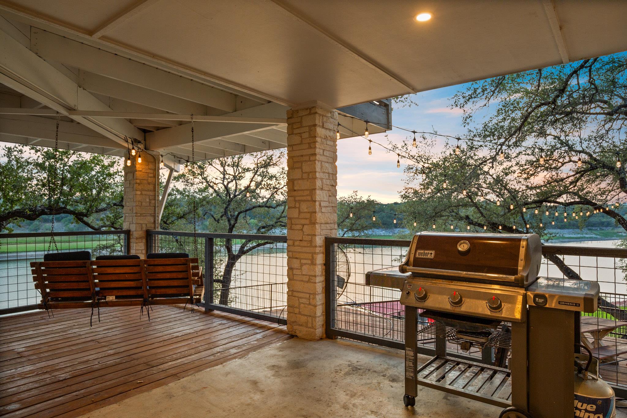 1352 Lake Shore Dr, Spicewood, TX 78669