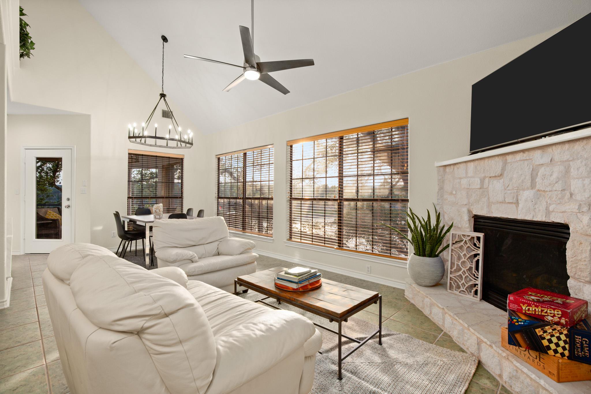 1352 Lake Shore Dr, Spicewood, TX 78669