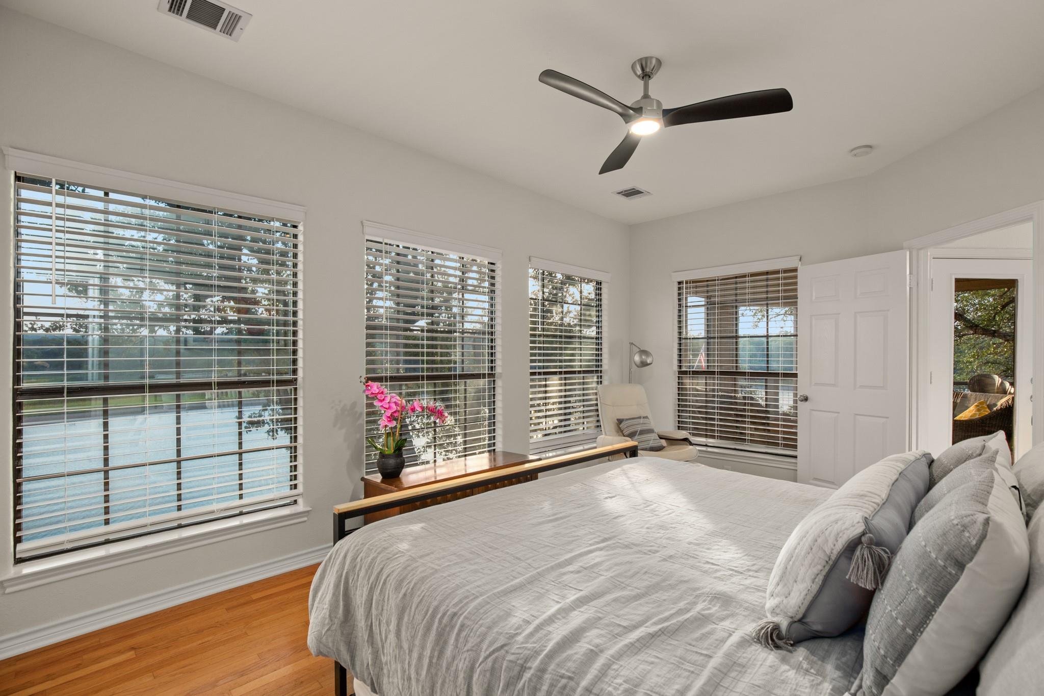 1352 Lake Shore Dr, Spicewood, TX 78669