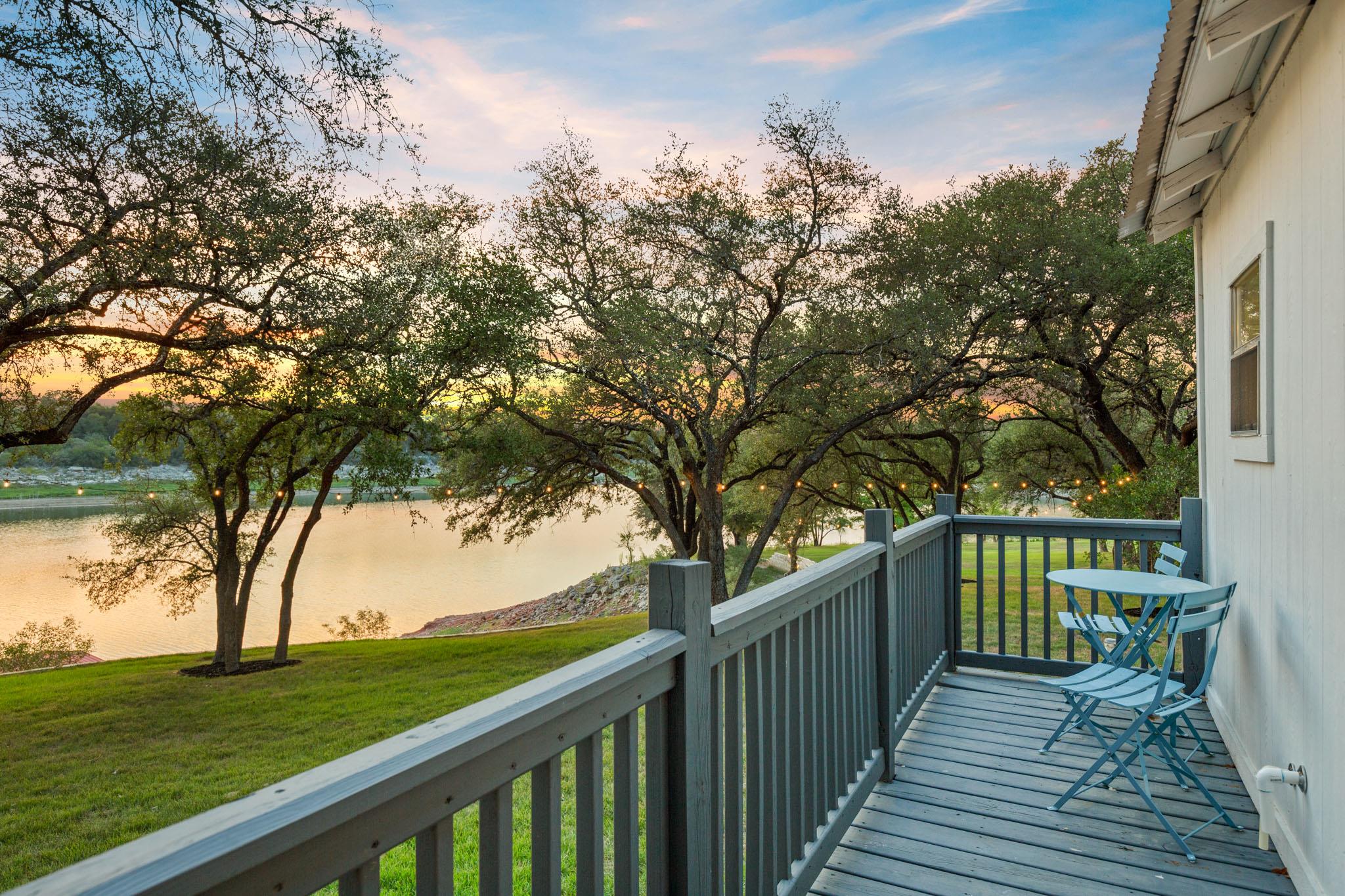 1352 Lake Shore Dr, Spicewood, TX 78669