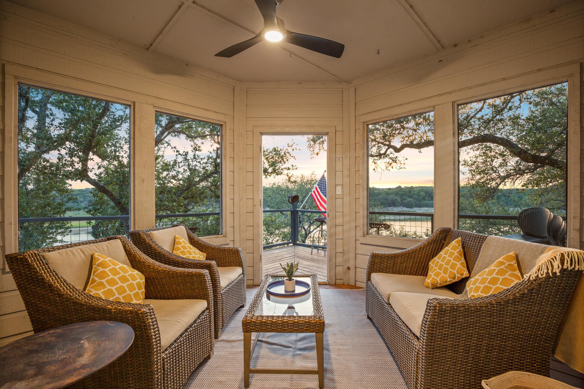 1352 Lake Shore Dr, Spicewood, TX 78669