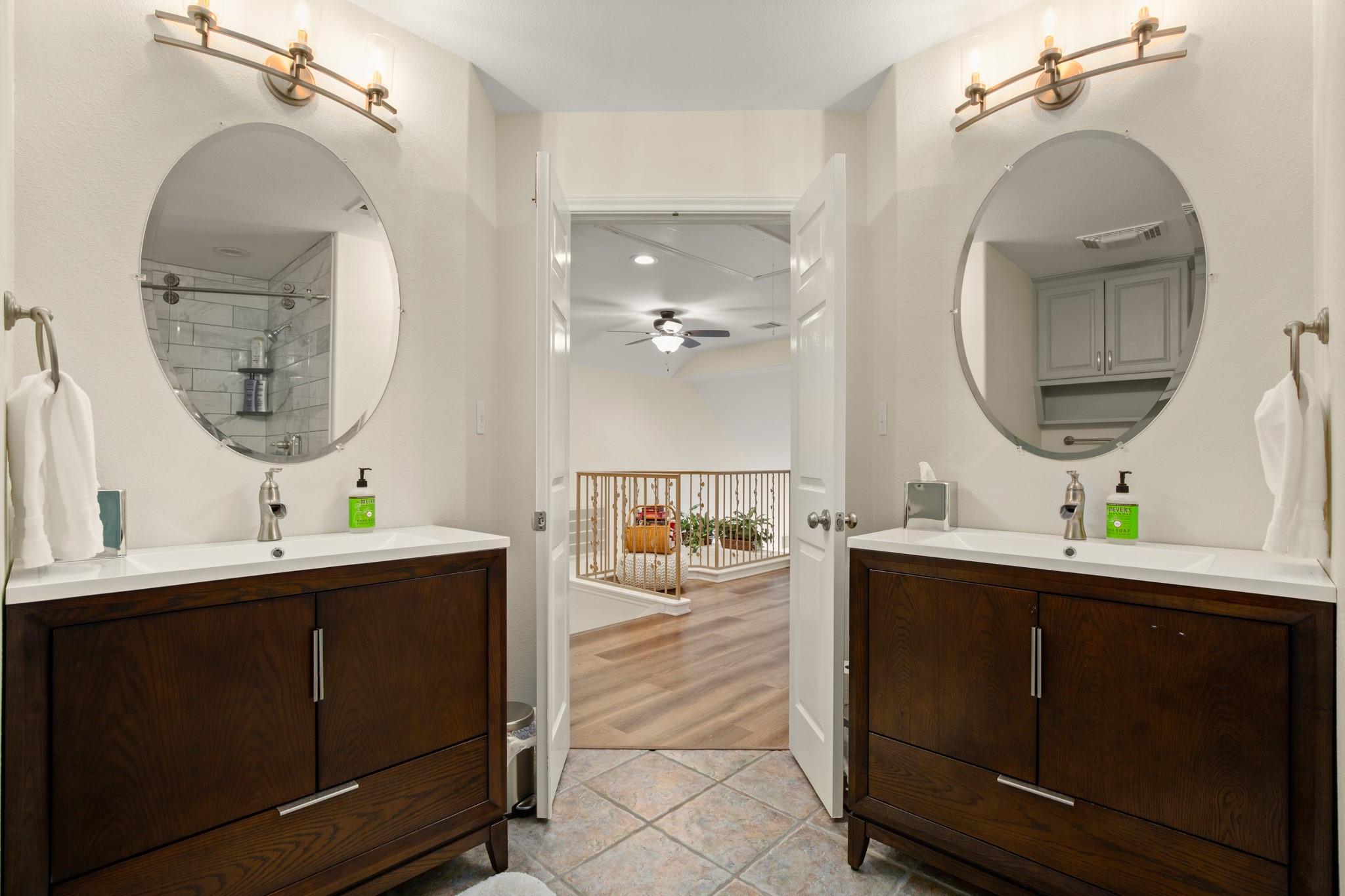 1352 Lake Shore Dr, Spicewood, TX 78669