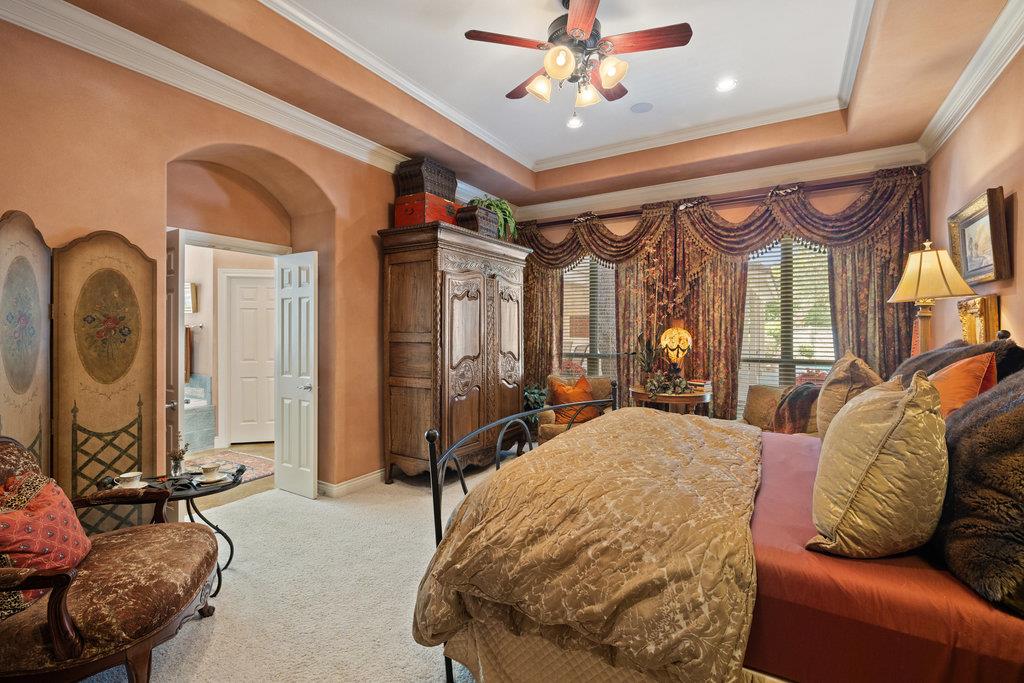 4 Glenway Ct, The Hills, TX 78738