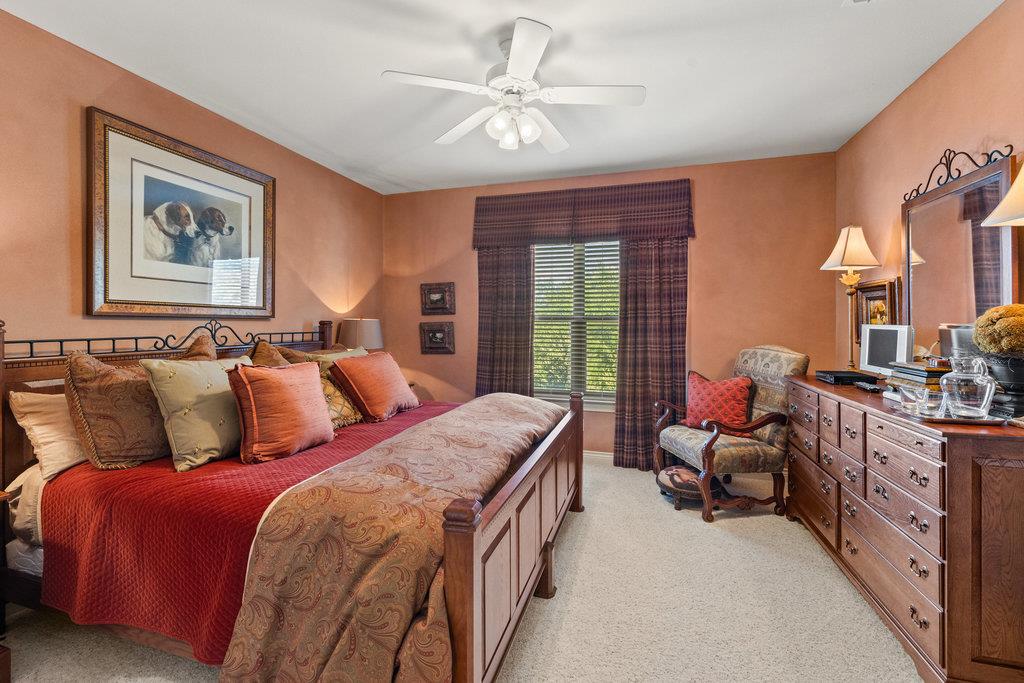 4 Glenway Ct, The Hills, TX 78738