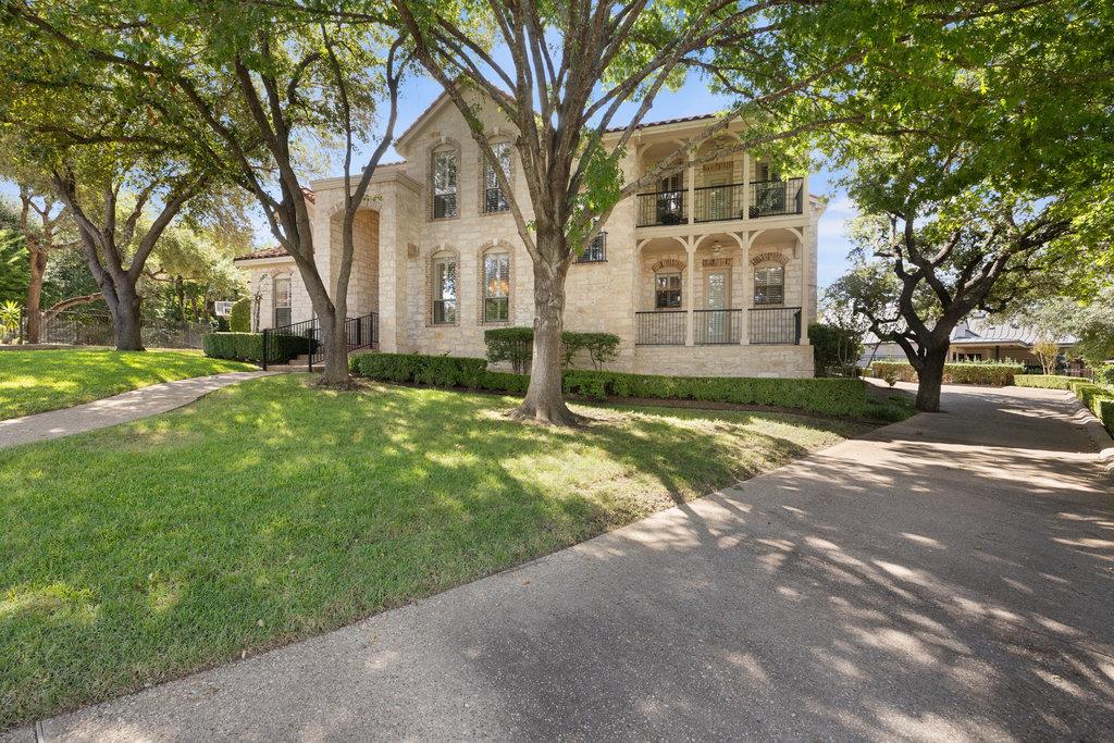 4 Glenway Ct, The Hills, TX 78738