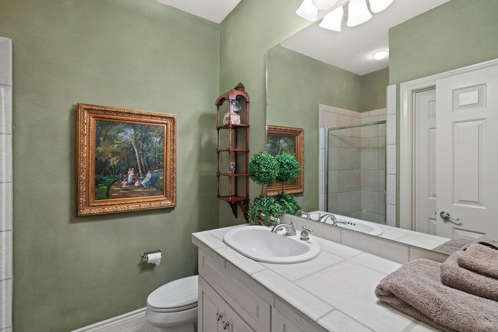 4 Glenway Ct, The Hills, TX 78738