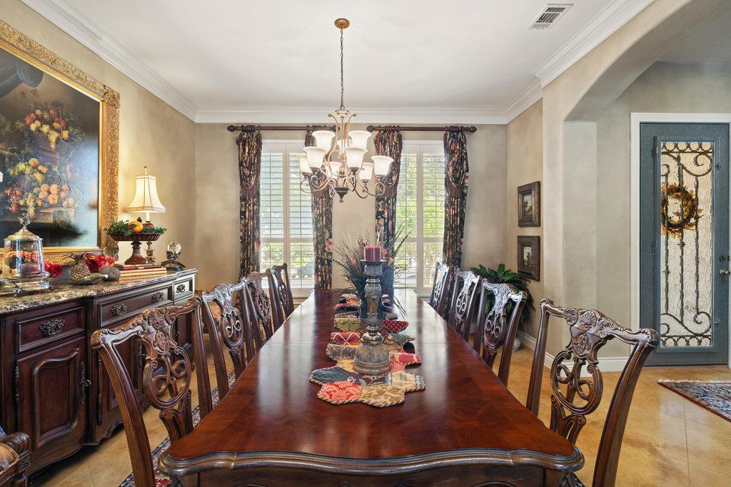 4 Glenway Ct, The Hills, TX 78738