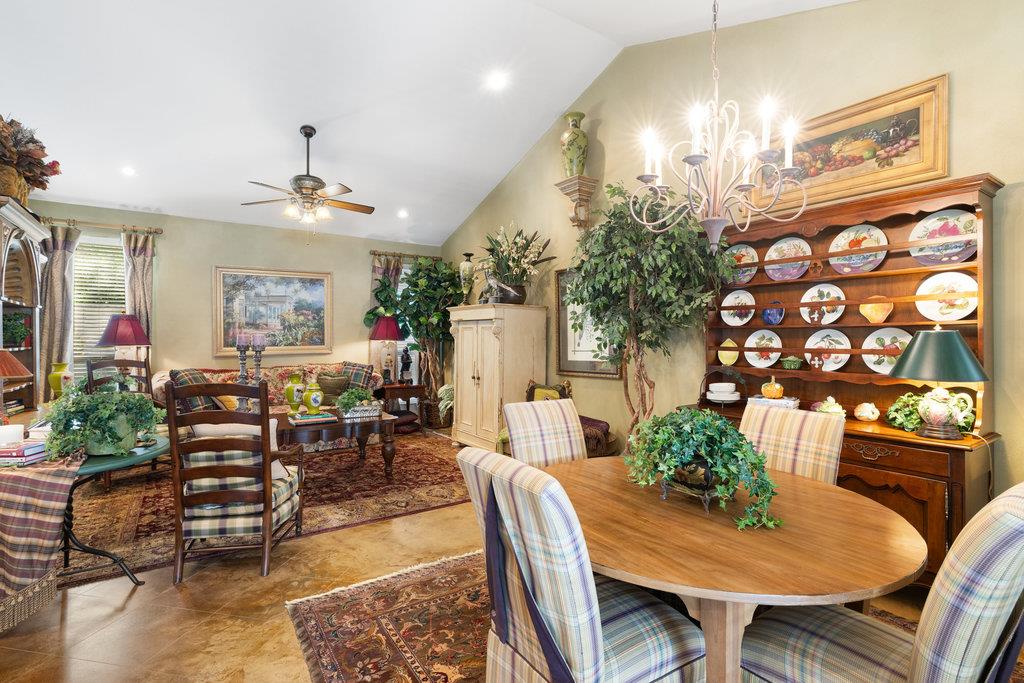 4 Glenway Ct, The Hills, TX 78738