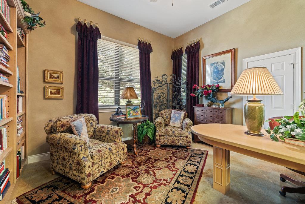 4 Glenway Ct, The Hills, TX 78738