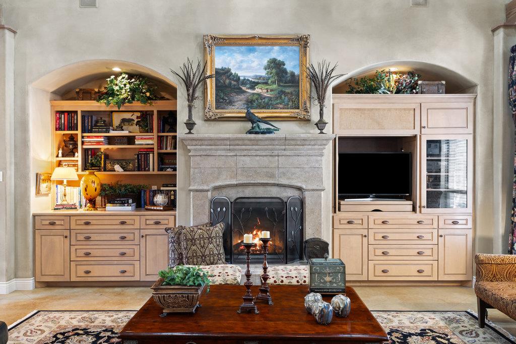 4 Glenway Ct, The Hills, TX 78738