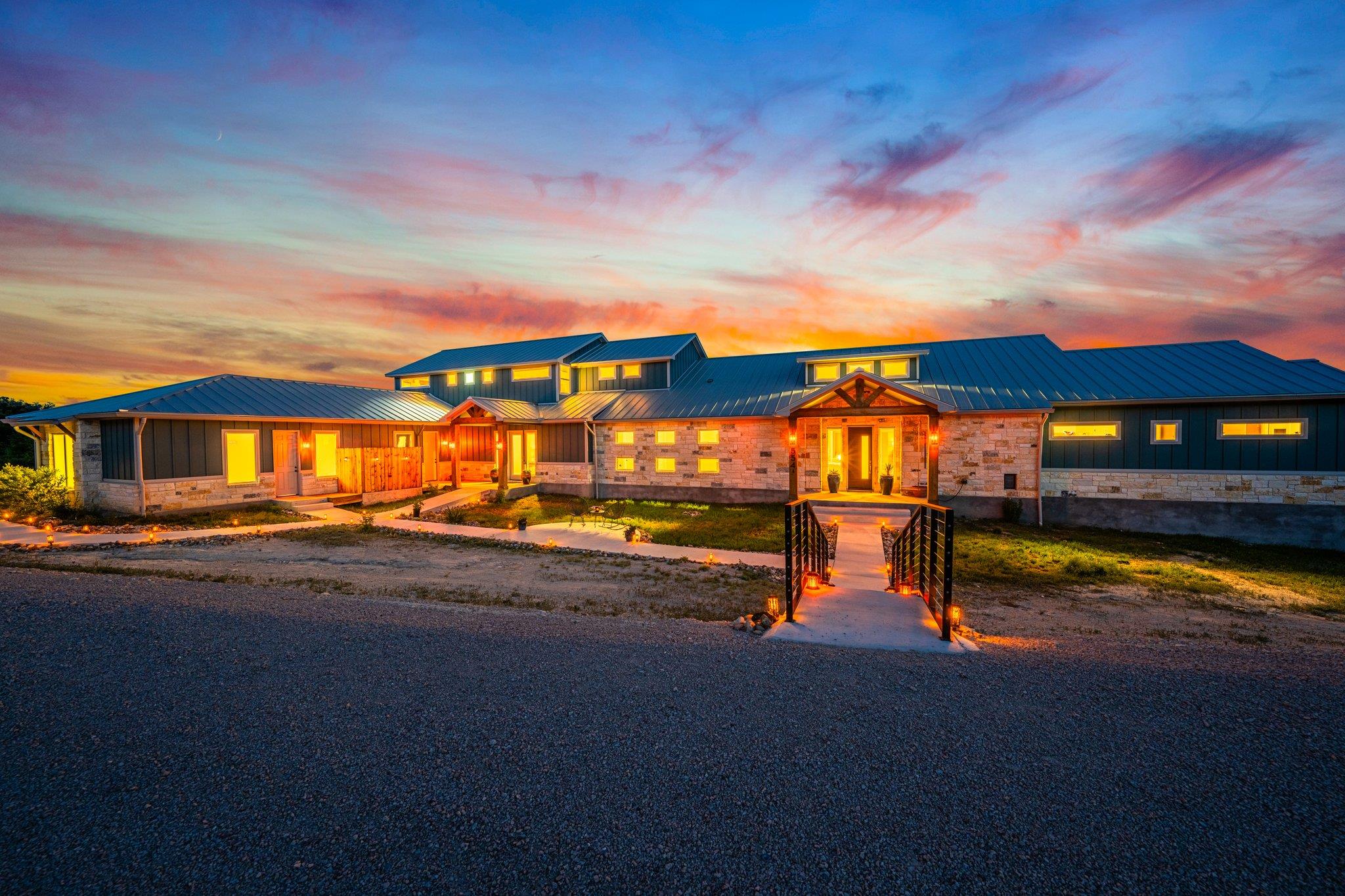 554 Seven Falls Dr, Fredericksburg, TX 78624