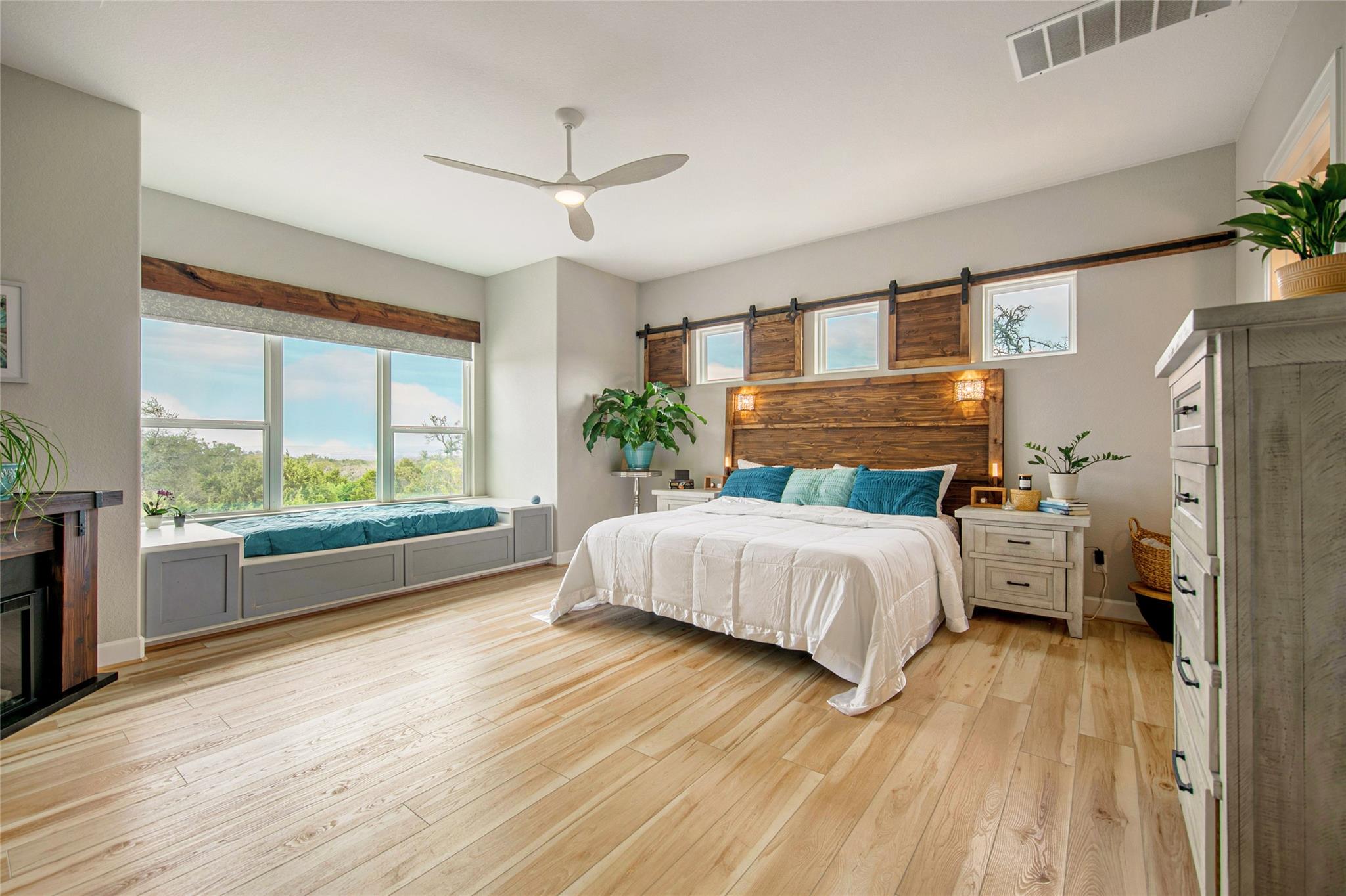 554 Seven Falls Dr, Fredericksburg, TX 78624