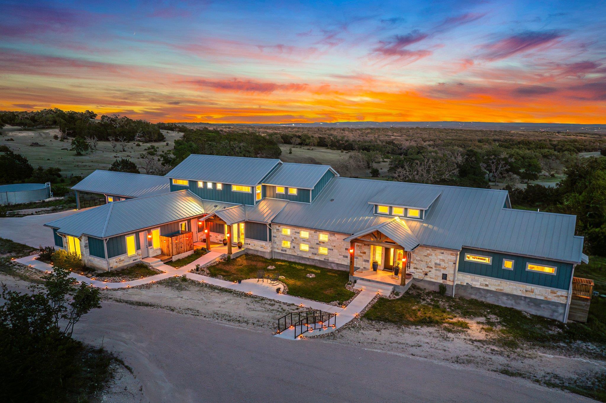 554 Seven Falls Dr, Fredericksburg, TX 78624