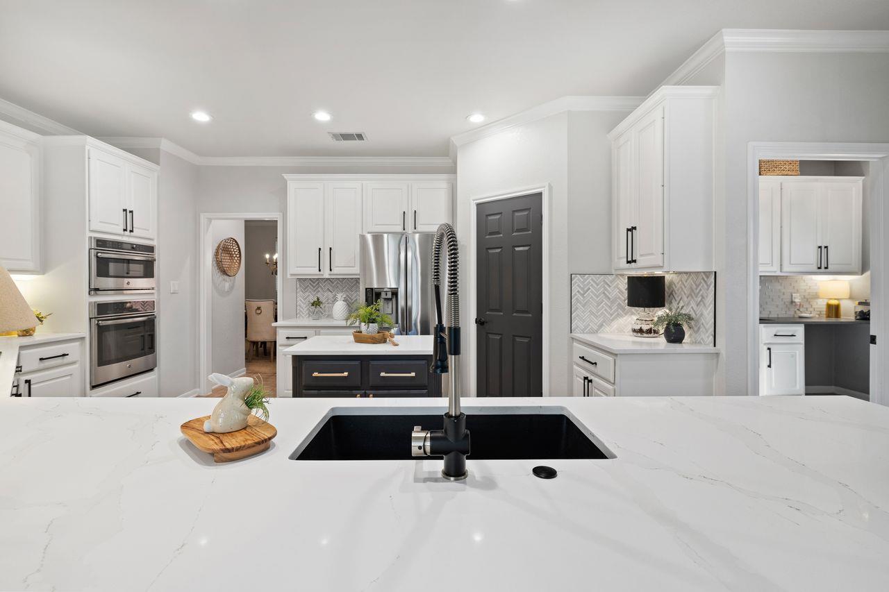 2649 Henley Dr, Round Rock, TX 78681