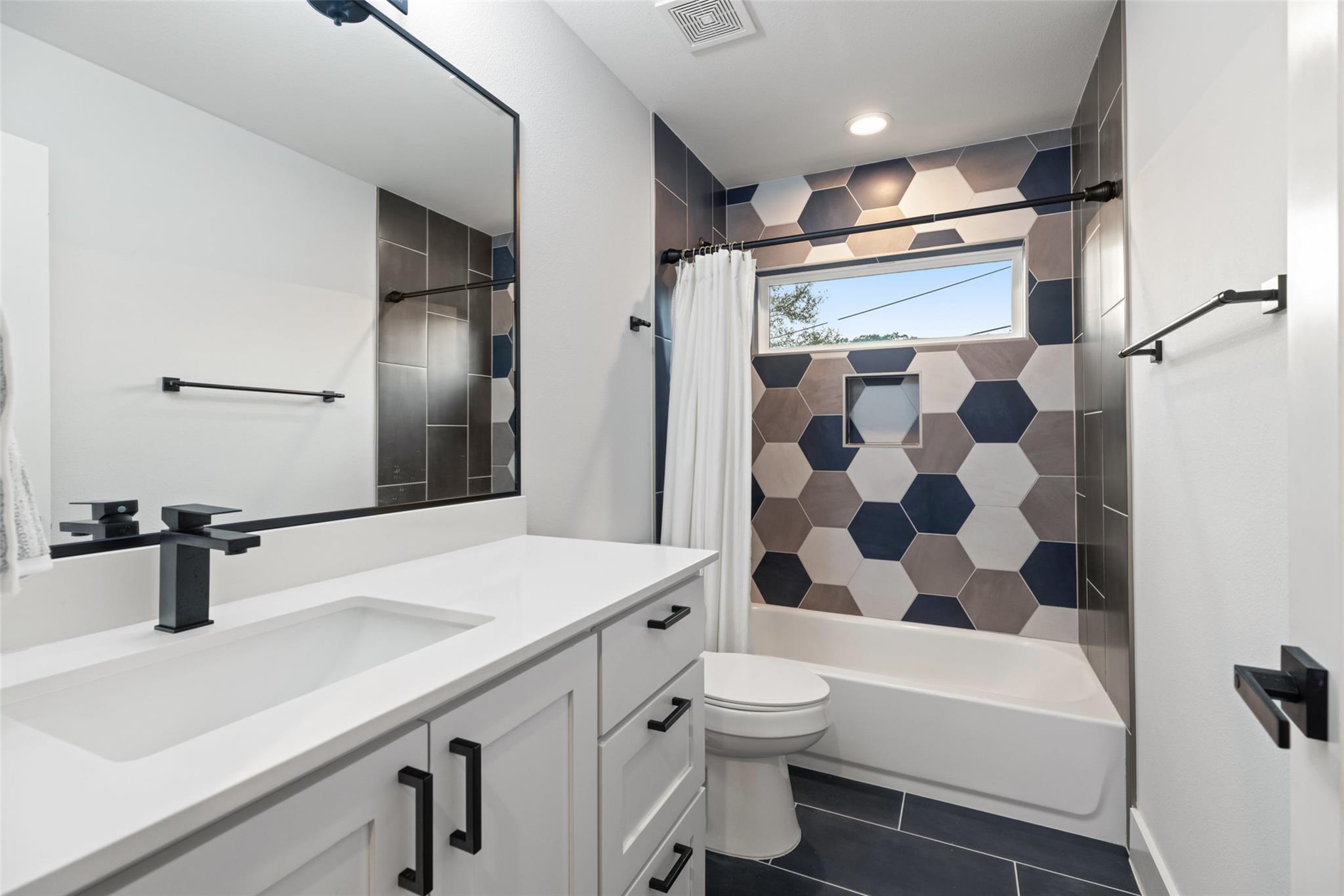 909 Philco Dr # 2, Austin, TX 78745