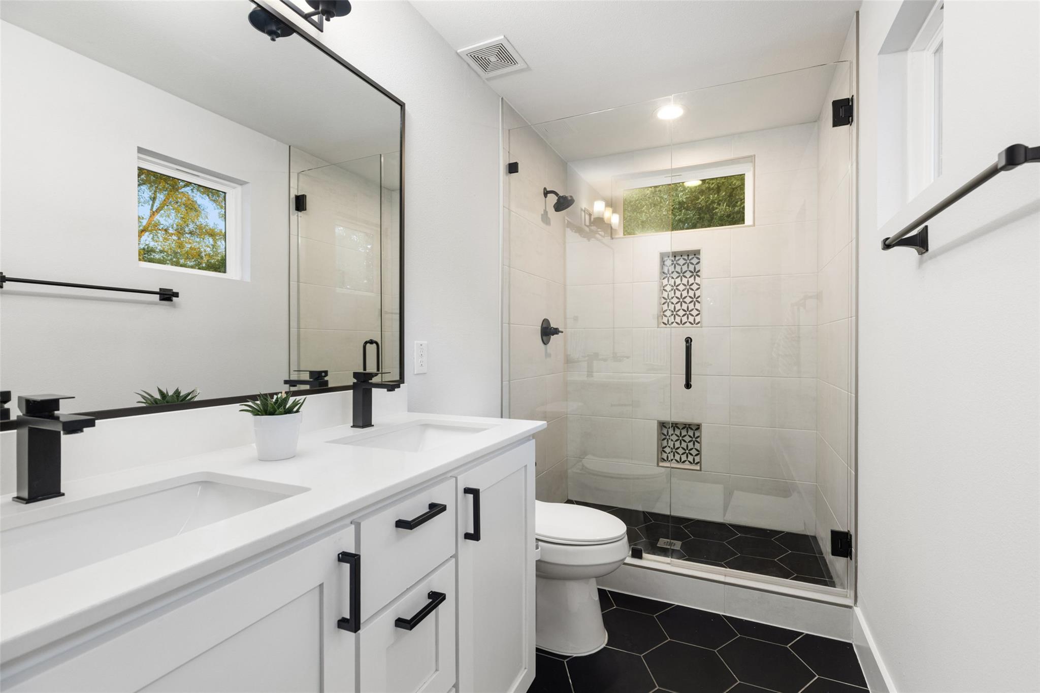 909 Philco Dr # 2, Austin, TX 78745