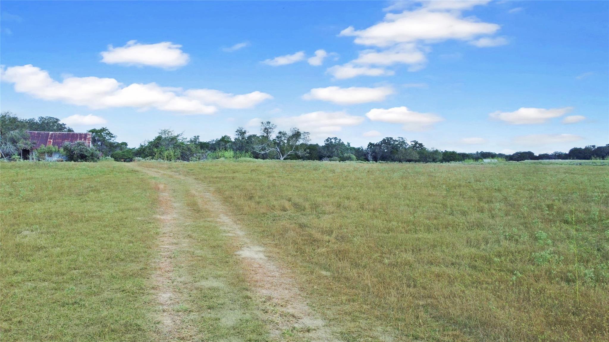 171 Flower Hill Rd, Smithville, TX 78957