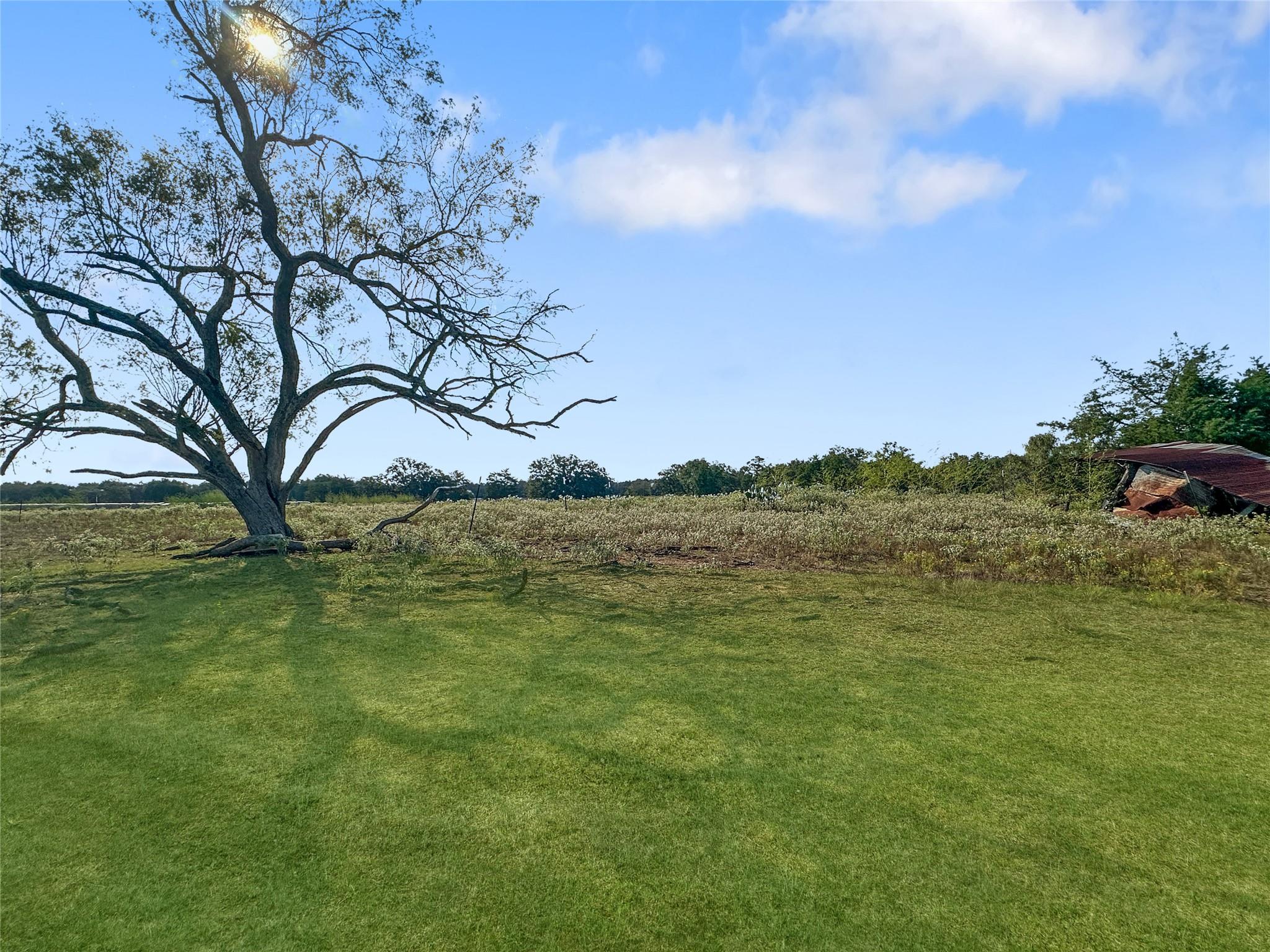 171 Flower Hill Rd, Smithville, TX 78957