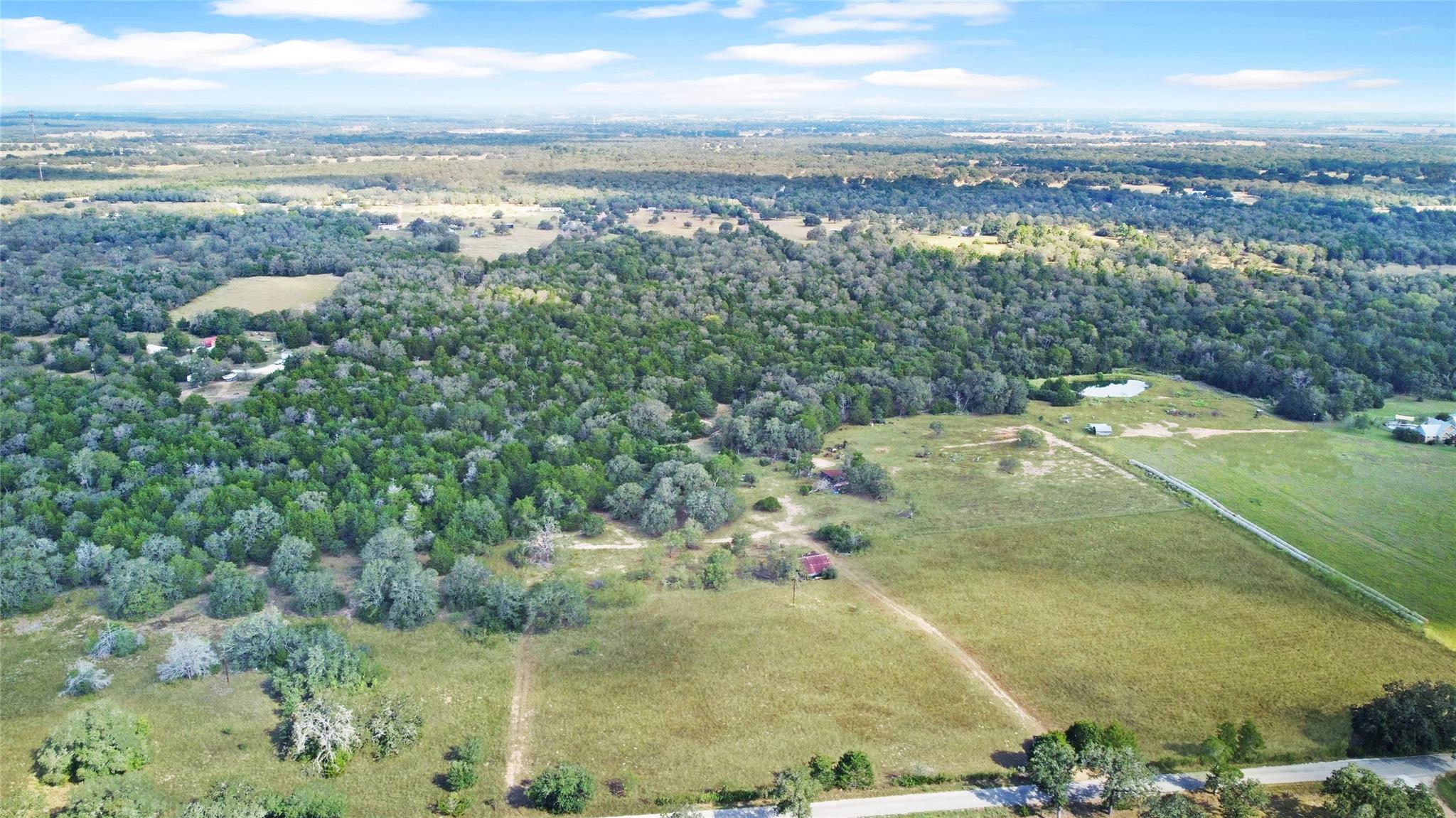 171 Flower Hill Rd, Smithville, TX 78957