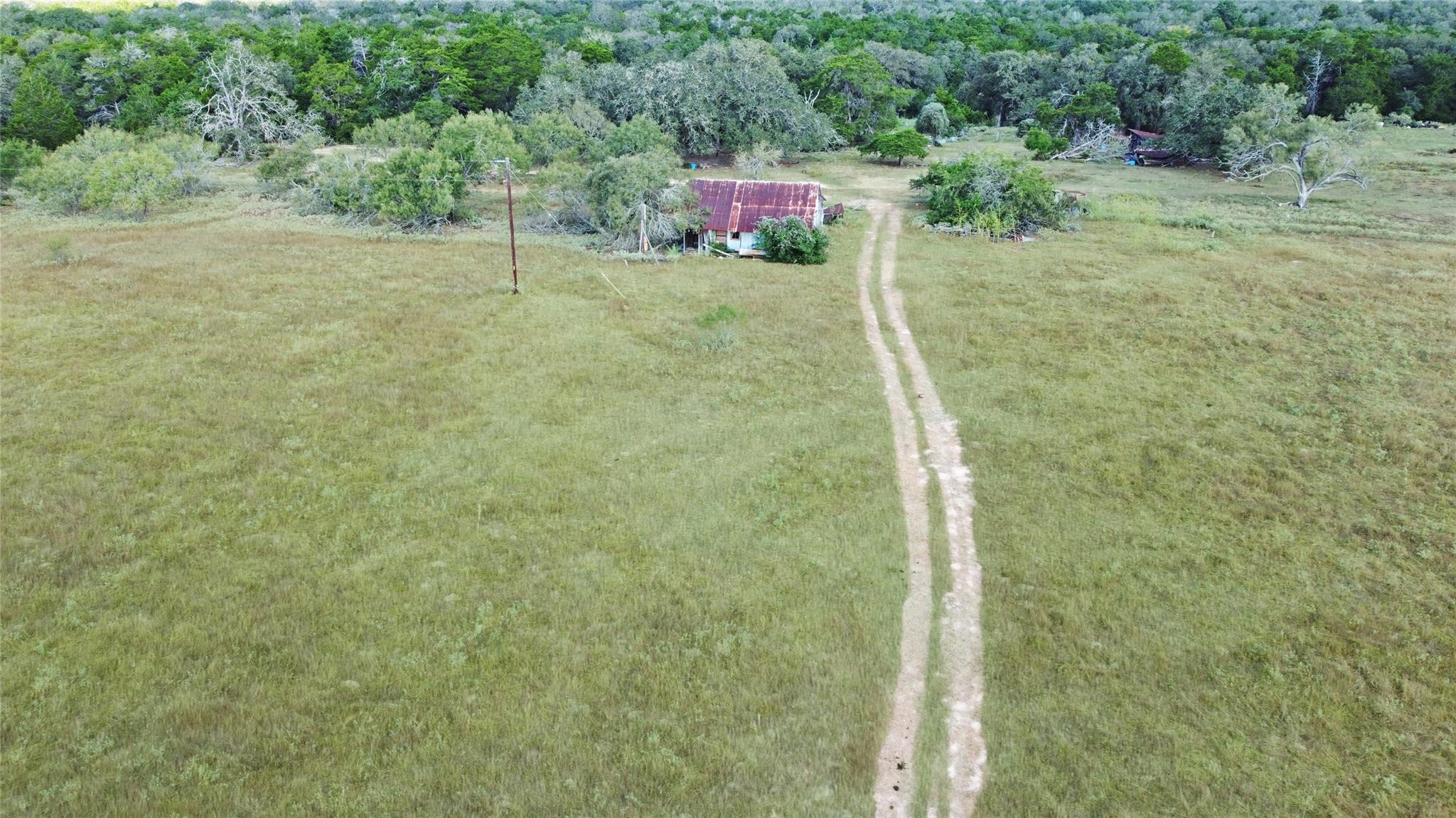 171 Flower Hill Rd, Smithville, TX 78957