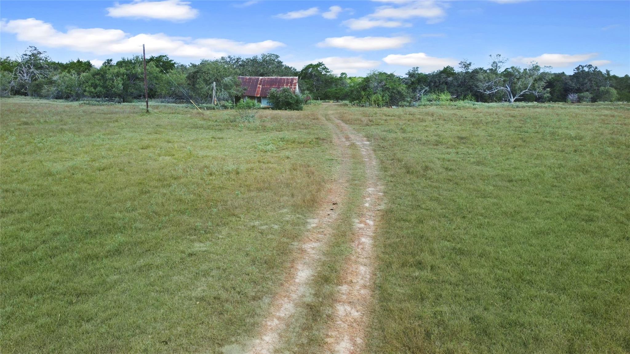 171 Flower Hill Rd, Smithville, TX 78957