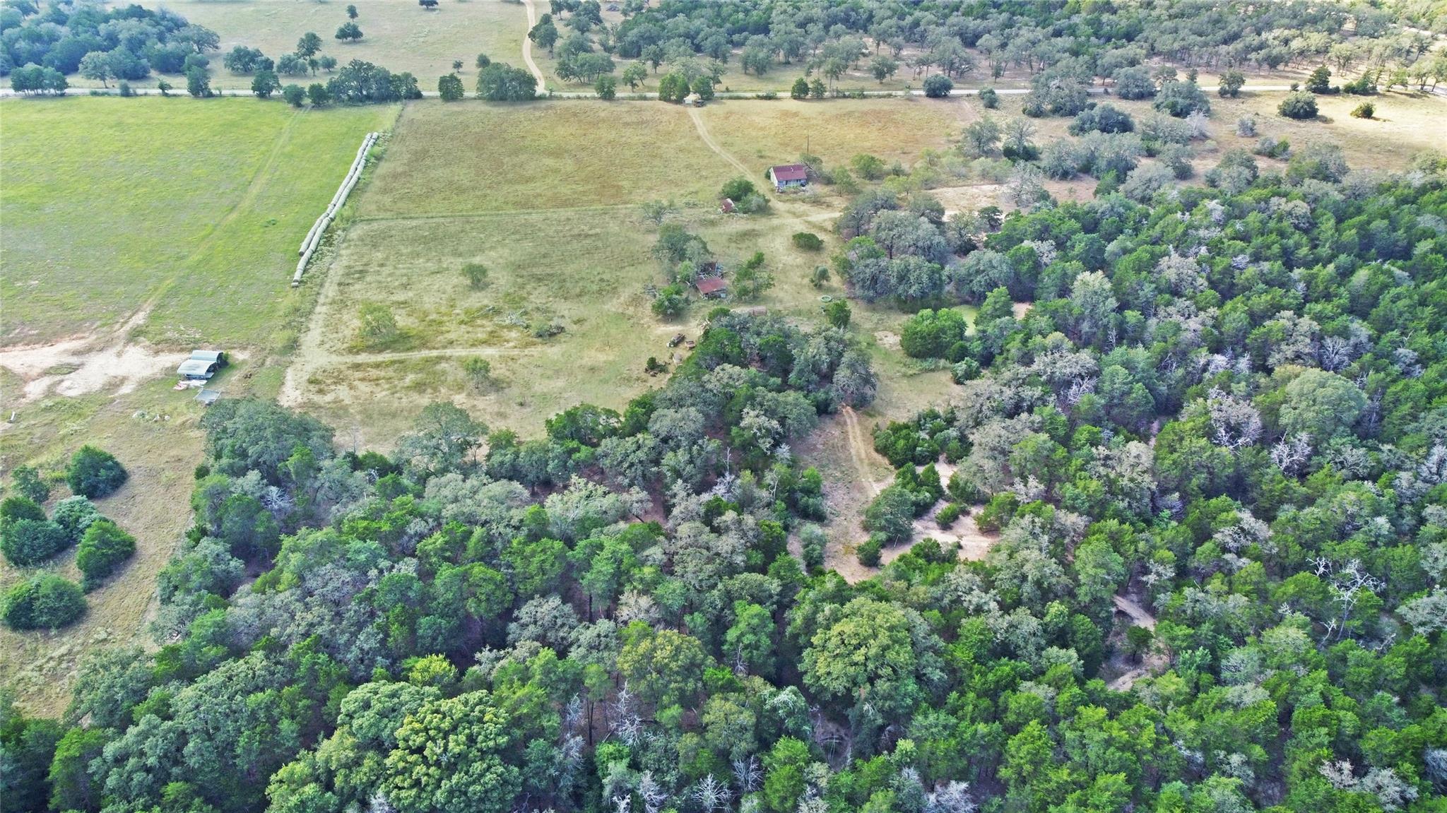 171 Flower Hill Rd, Smithville, TX 78957