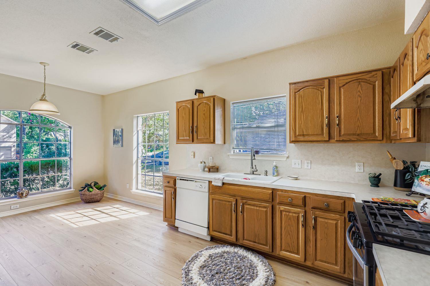 12423 Los Indios Trl, Austin, TX 78729