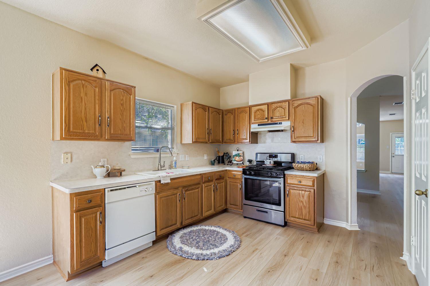 12423 Los Indios Trl, Austin, TX 78729