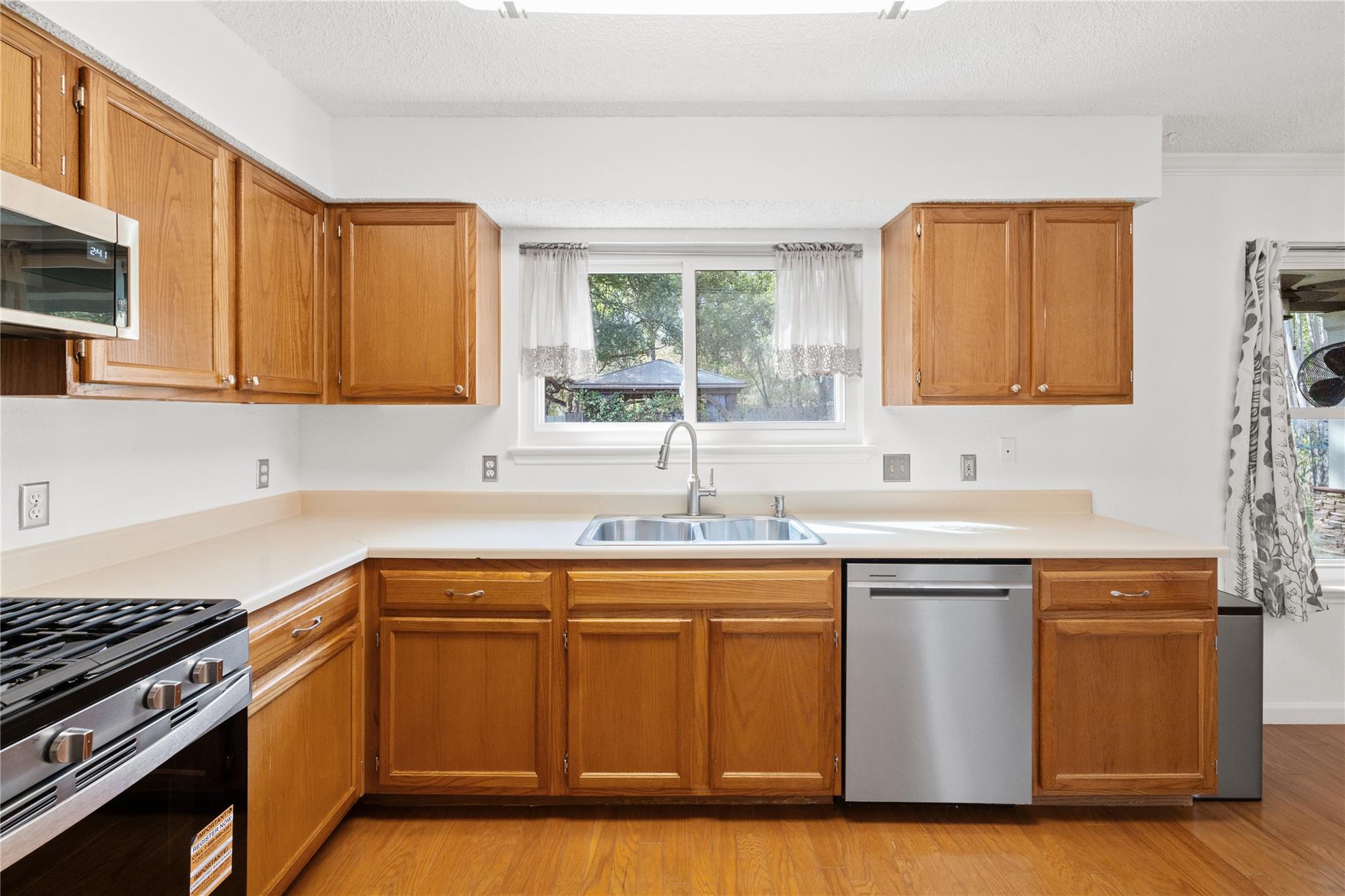 10900 Watchful Fox Dr, Austin, TX 78748