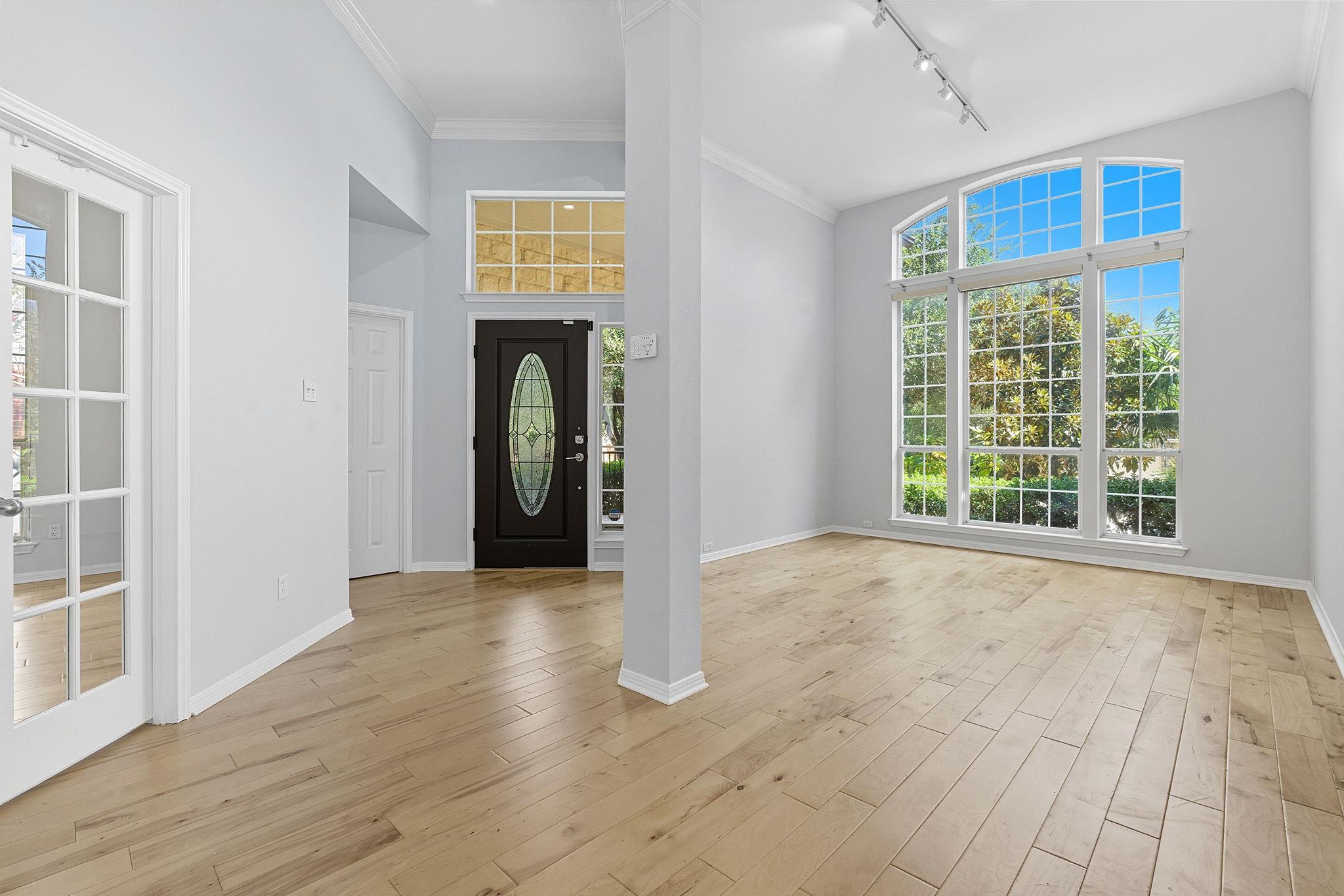 10033 Scull Creek Dr, Austin, TX 78730