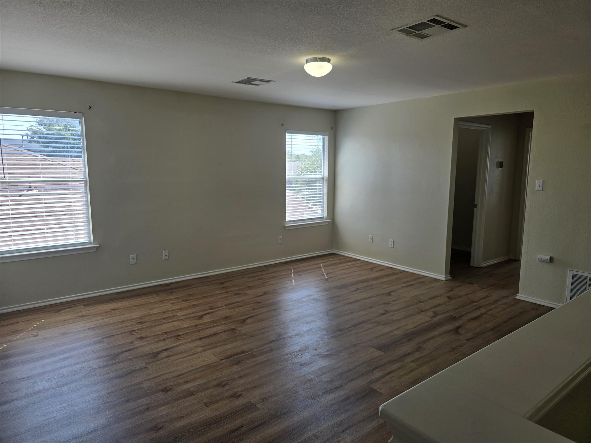 333 Outfitter Dr, Bastrop, TX 78602