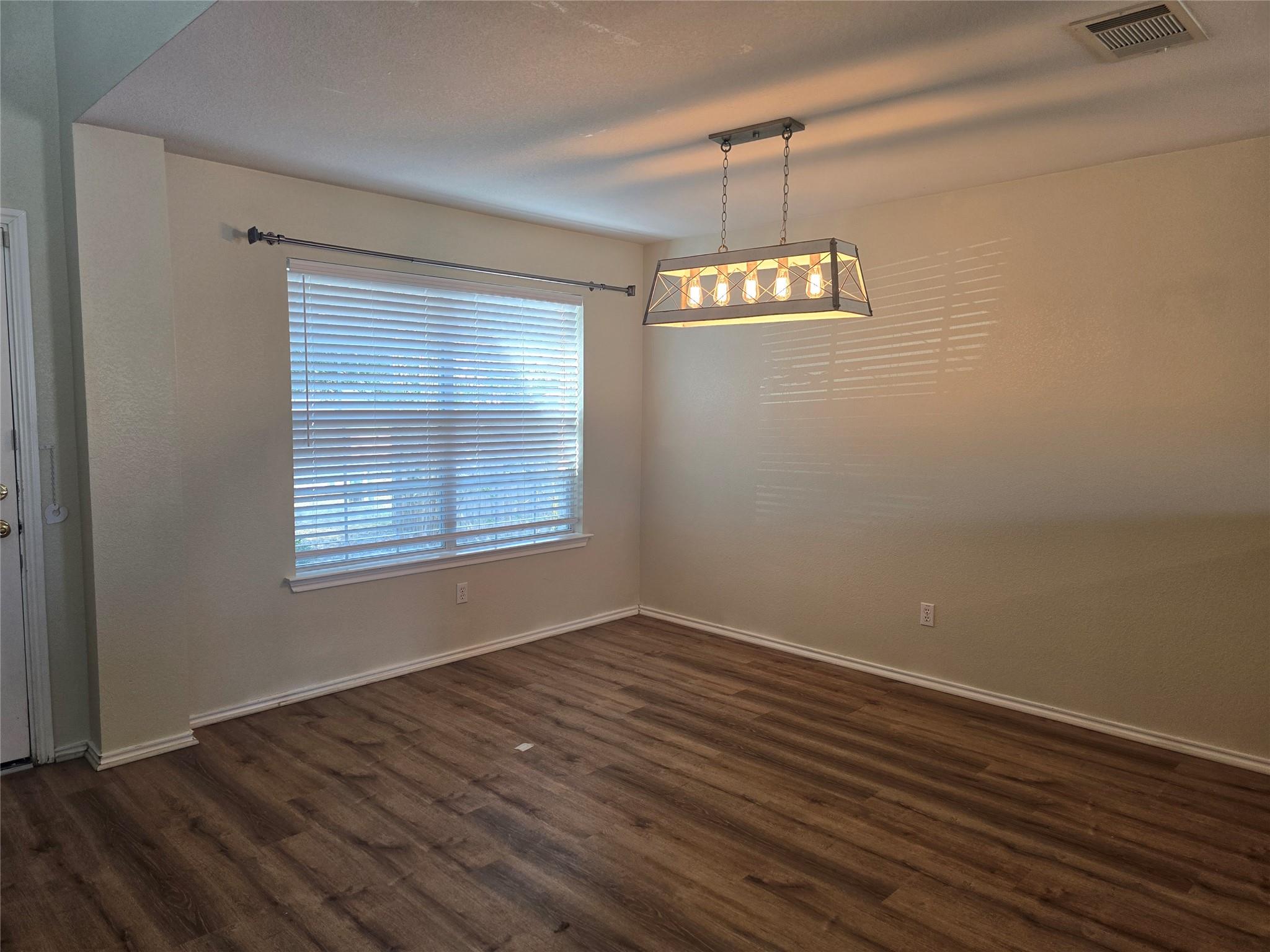 333 Outfitter Dr, Bastrop, TX 78602