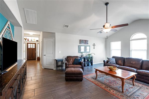 924 Canvasback Creek Dr, Leander, TX 78641