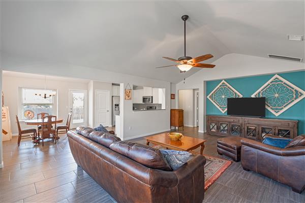 924 Canvasback Creek Dr, Leander, TX 78641