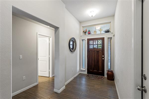 924 Canvasback Creek Dr, Leander, TX 78641