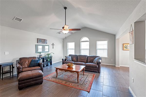 924 Canvasback Creek Dr, Leander, TX 78641