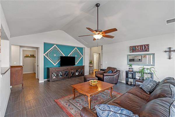 924 Canvasback Creek Dr, Leander, TX 78641