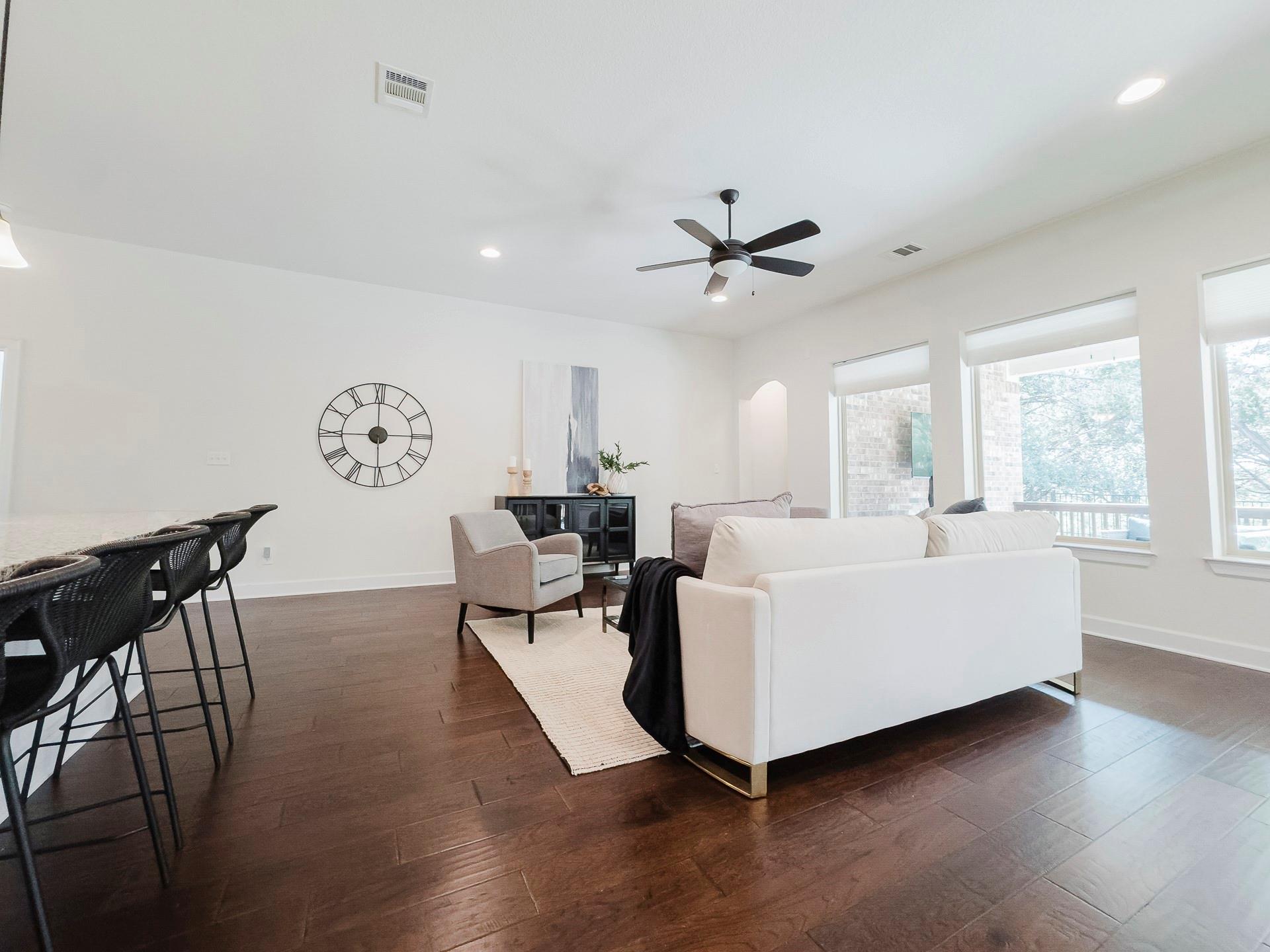 349 Arapaho Dr, Kyle, TX 78640